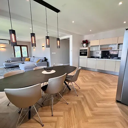 The Penthouse דירה