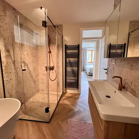 アパート The Penthouse *