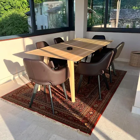 アパート The Penthouse