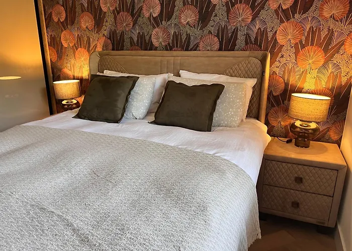 The Penthouse 公寓 *